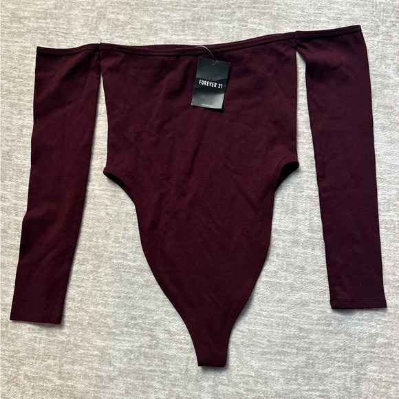 NWT Forever 21 Burgundy Purple Long Sleeve Cold Shoulder Bodysuit Size Medium - Picture 2 of 3